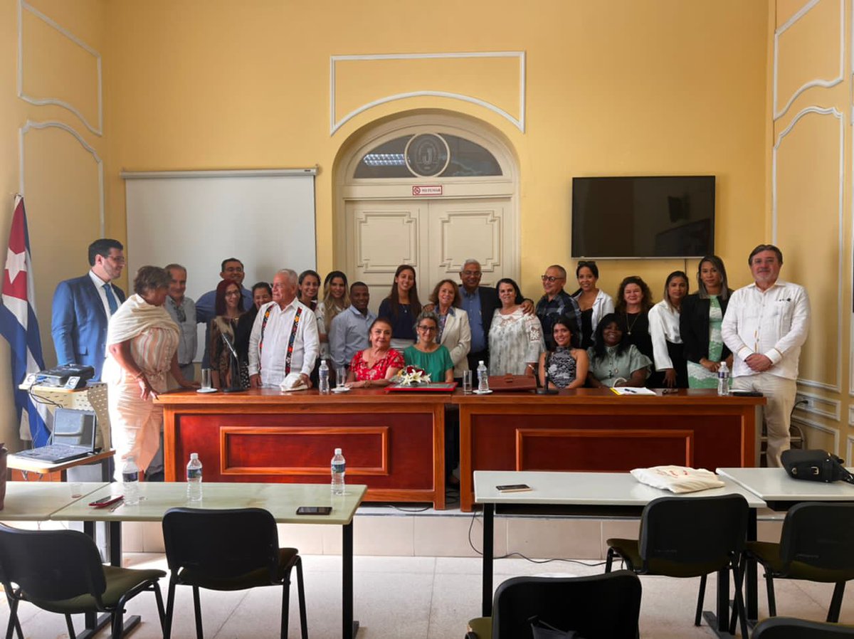 Oscar_CubaTSP's tweet photo. Concluyó XVIII Jornada Internacional del Notariado. Excelentes debates de alto rigor científico. Profesionales comprometidos con el cumplimento de las nuevas leyes del país, el Proyecto del Código de las Familias y brindar servicios de calidad para reforzar la seguridad jurídica. https://t.co/DIv4A0wPXr