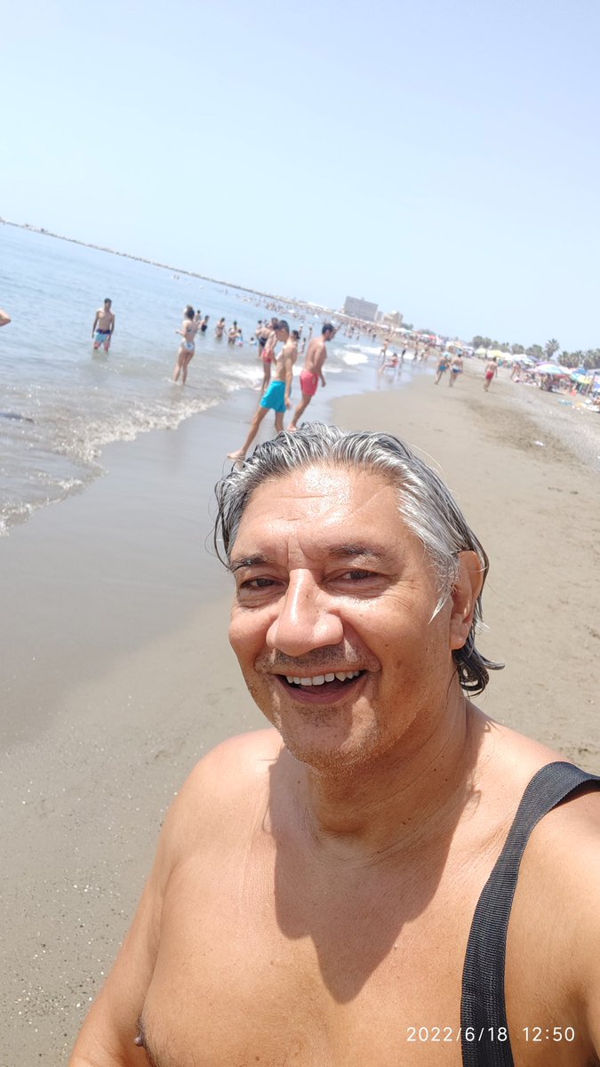 dolivacarestia's tweet photo. Hoy estrenamos temporada de mar y playa. Dejamos descansar las caminatas y carreras. Empezamos con ejercicios en el agua y la arena! A viviiiirrrrrrrrrrr!🏊🏊🏖️🏖️😍😍😍🤣😂🤣😂😂😂 https://t.co/tN0yU2Ly9I