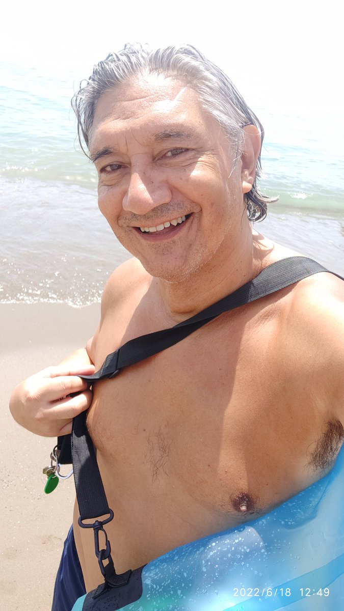 dolivacarestia's tweet photo. Hoy estrenamos temporada de mar y playa. Dejamos descansar las caminatas y carreras. Empezamos con ejercicios en el agua y la arena! A viviiiirrrrrrrrrrr!🏊🏊🏖️🏖️😍😍😍🤣😂🤣😂😂😂 https://t.co/tN0yU2Ly9I