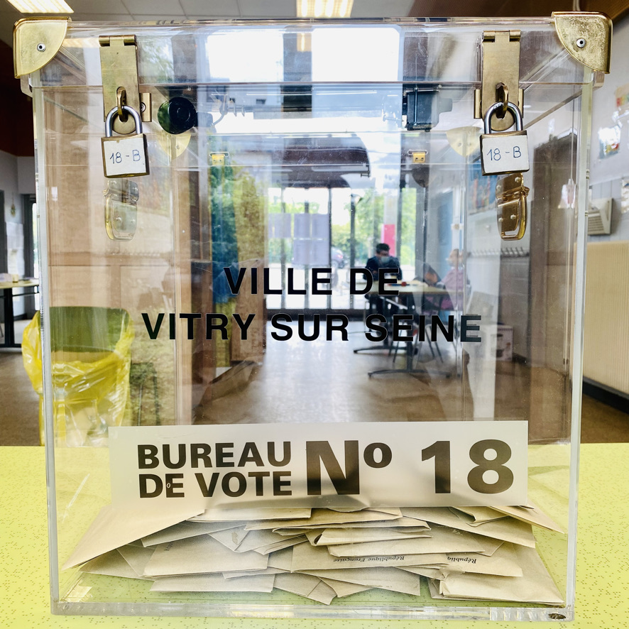 cjaubert's tweet photo. Comme à chaque fois que j'en ai la possibilité, je serai assesseur titulaire bénévole, demain, pour contribuer à la tenue des bureaux de vote.
👉 Lorsque vous irez voter, pensez à vous proposer pour être scrutateur, c'est-à-dire contribuer à dépouiller le soir. #legislatives2022 https://t.co/YfmF4ohLFc
