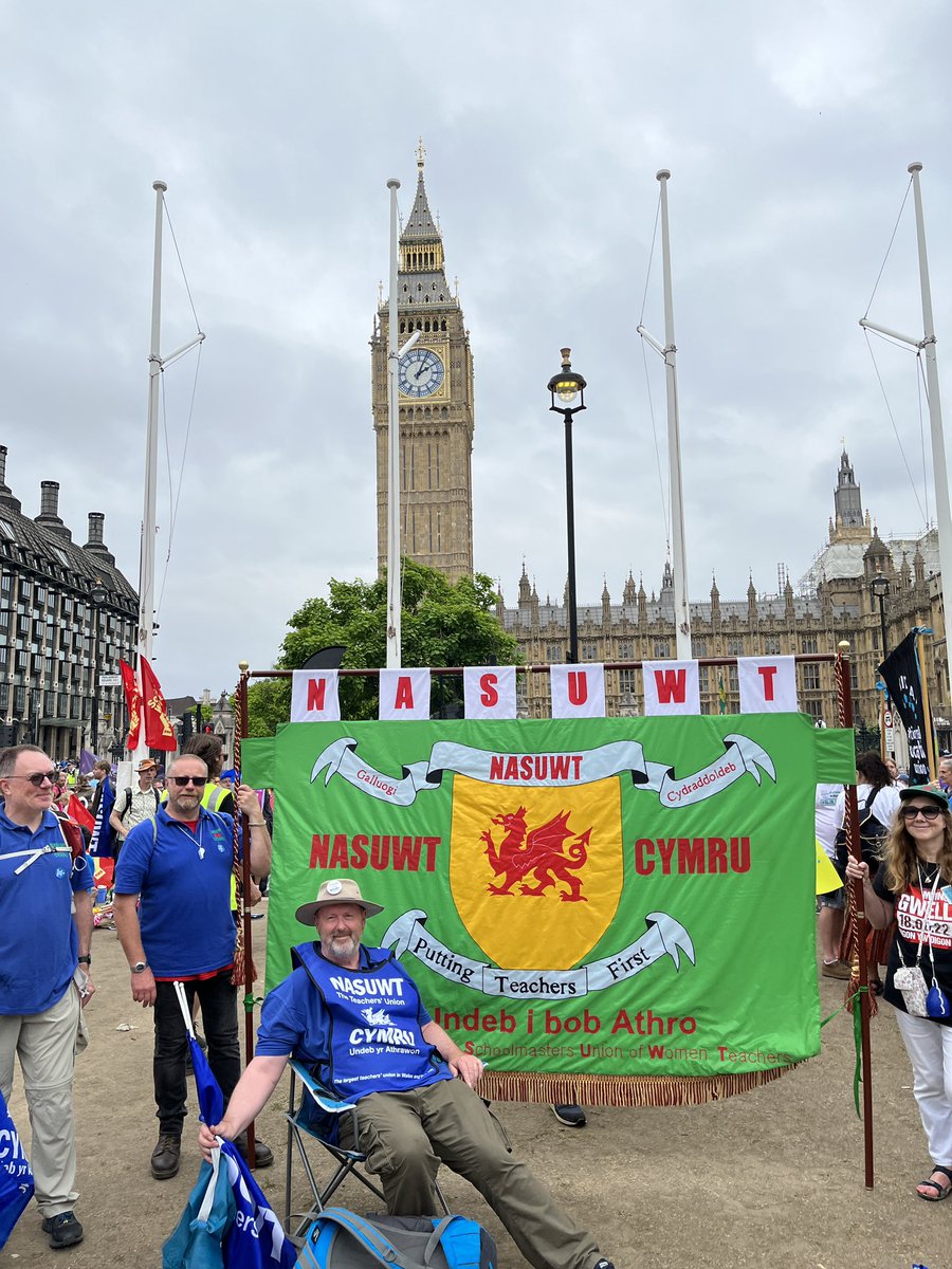 We made it to Parliament Square! Amazing support en route! <a href="/NASUWT/">NASUWT</a> <a href="/NASUWTCymru/">NASUWT Cymru</a> #DemandBetter