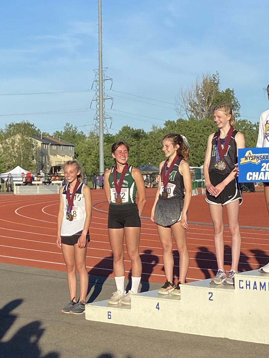 CoachKornHusker's tweet photo. After taking 6th in the NY State Federation Champs just last weekend @sydhl1 was able to amaze us once again at the New Balance Nationals by taking 3rd in the 5,000! You go, Sydney! @Smittytrackxc @YCSD_Athletics @YHSDeGennaro https://t.co/czaKnGSnyF