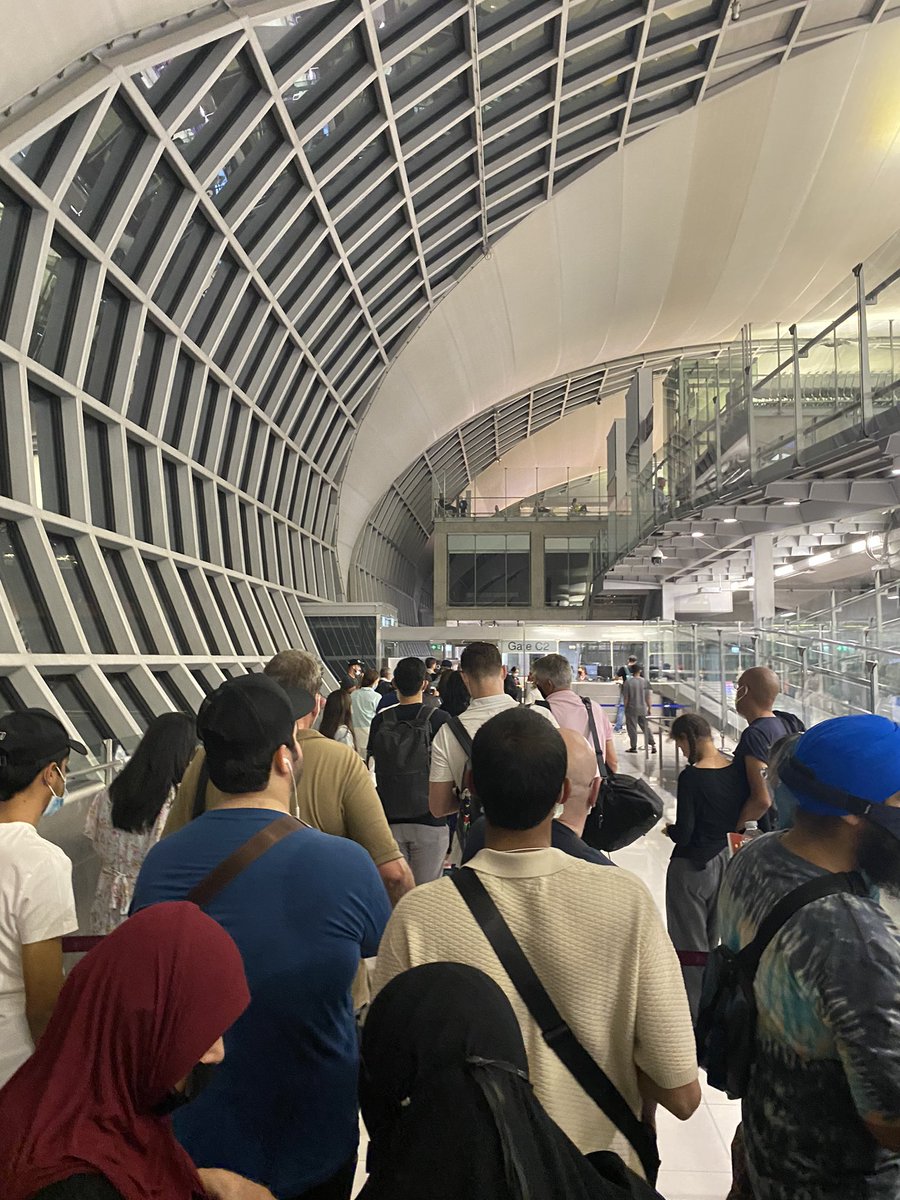 KoshaV's tweet photo. @qatarairways No communication at BKK - this is our flight that is supposed to leave in 5 mins for Doha - what’s the hold up? #delays https://t.co/9L7y6Plh1e