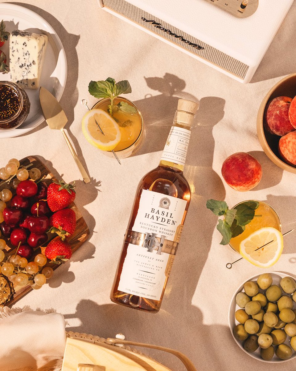 #BasilHayden 🤝 Summer picnics. What friend would you share a glass with?
#InternationalPicnicDay