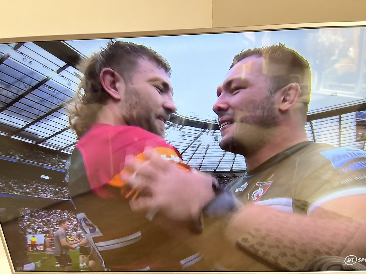 meamandamealing's tweet photo. OMG OMG OMG OMG YESSSSSSSSS what a way for you boys to go @George_Fordy @EllisGenge @LeicesterTigers 💪🏽 🐅💪🏽 https://t.co/lyWy8I92qA