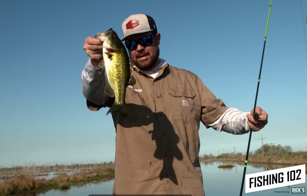 InFishermanMag's tweet photo. Fishing 102: Thomas Allen runs through the basics of Texas and Carolina rigs. Click https://t.co/zDQQ6wTHo5 to see him utilize @googanbaits and @ZOOMBaitCompany Lizards paired with a @Lews_Fishing Mach 2 Combo. Get them all at @DICKS! #BassFishing #FishingLures #PlasticBaits https://t.co/c8b1N2GpuV