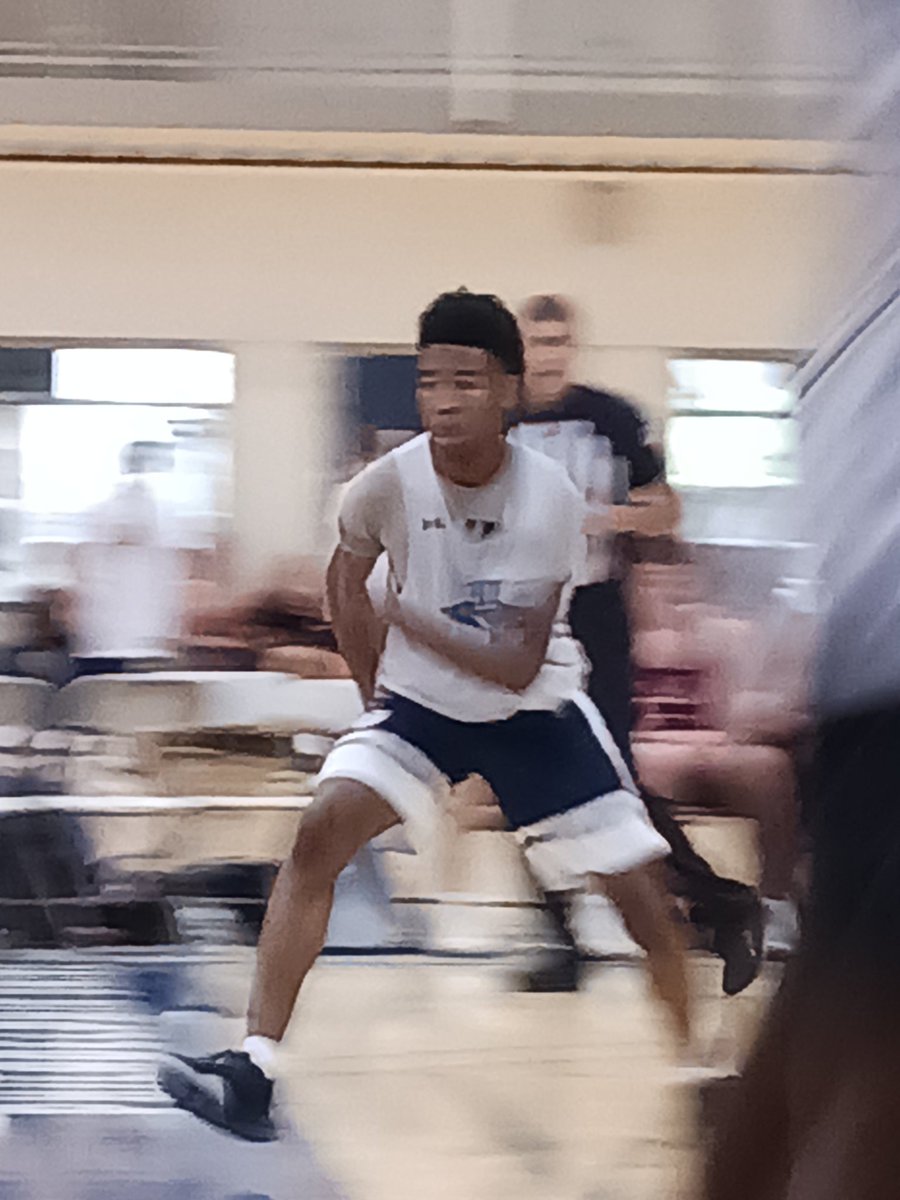 chickg3's tweet photo. Saturday Eye-Catchers @PhillyLive Pt. 2- Cardinal O'Hara- 6'2" '24 Aasim "Flash" Burton in white jersey &amp; Christian Cervellero, Episcopal School (FL), 6'1" '23 Beza Miller #1 &amp; 6'1" '24 Kent Jackson #2. https://t.co/VeULpml4vf