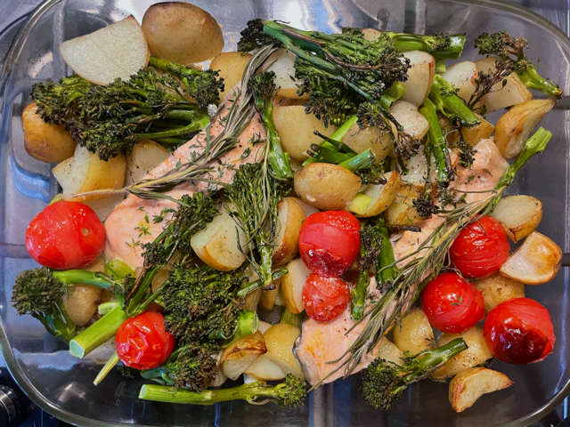 HCLcatering's tweet photo. Megan from our Nutrition team made a  one-pot salmon dish, containing 3 of your 5-a-day! She made sure to make it as colourful as possible by adding bright red tomatoes🤩… yum! #HEW22 #FoodIdeas #health #Food https://t.co/SrdU1w22fV