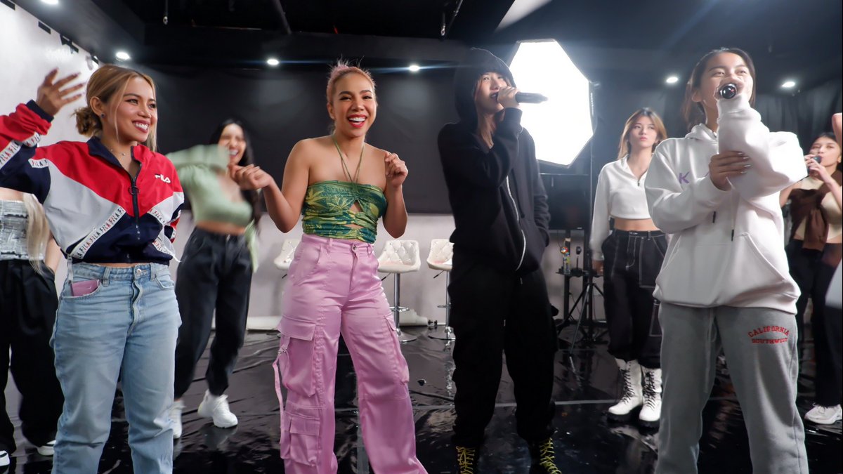 4SISTERSMUSIC's tweet photo. [4th Impact's Live]

Dreamers and Zaia!

Rehearsal time for our collab performance tomorrow with our little sisters, KAIA!

June 18 (Sunday) on our YouTube Channel at 9pm!

🔗 https://t.co/051VCmmr95

#4thImpact #4thImpactHereWeGo #4thImpactLive
#KAIAx4THIMPACT https://t.co/oUwQ3G6pqb