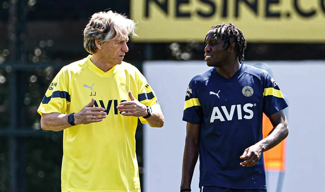 Bruma: "Evimdeydim. Jorge Jesus aradı. Fenerbahçe'de onunla çalışmak isteyip istemeyeceğimi sordu. Hocayı tanıyordum. Tabii ki dedim."