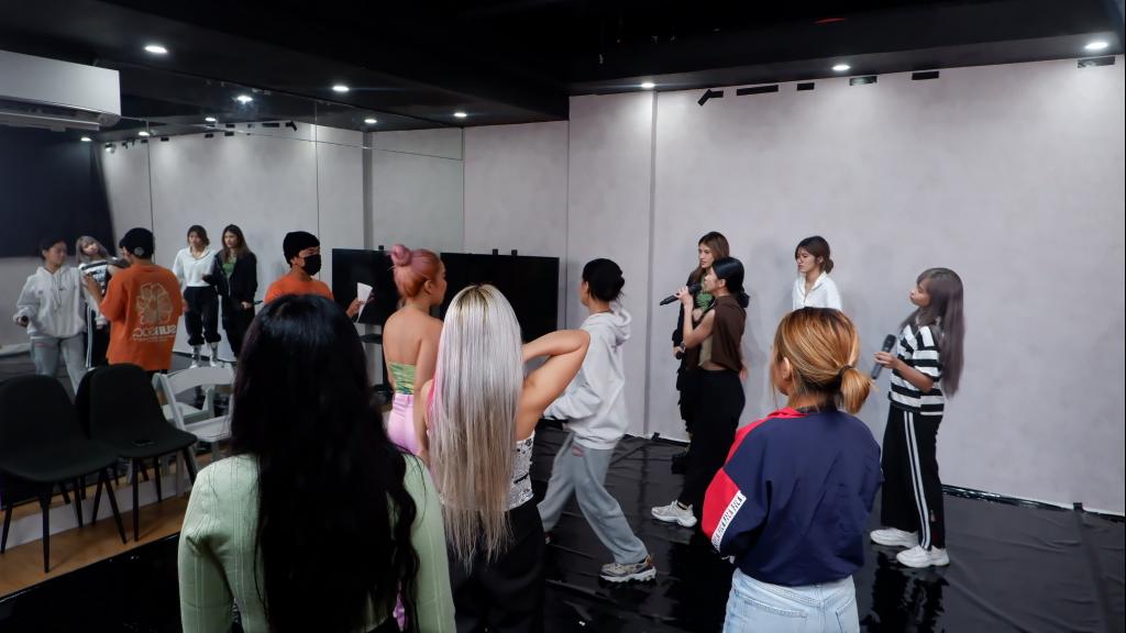 4SISTERSMUSIC's tweet photo. [4th Impact's Live]

Dreamers and Zaia!

Rehearsal time for our collab performance tomorrow with our little sisters, KAIA!

June 18 (Sunday) on our YouTube Channel at 9pm!

🔗 https://t.co/051VCmmr95

#4thImpact #4thImpactHereWeGo #4thImpactLive
#KAIAx4THIMPACT https://t.co/oUwQ3G6pqb