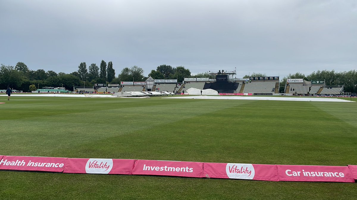 o_ello's tweet photo. Waiting hopefully that this afternoons forecast is on - can’t wait to see some live rain! #T20Blast #liverain @rainatcricket https://t.co/WOFqfR5e3a