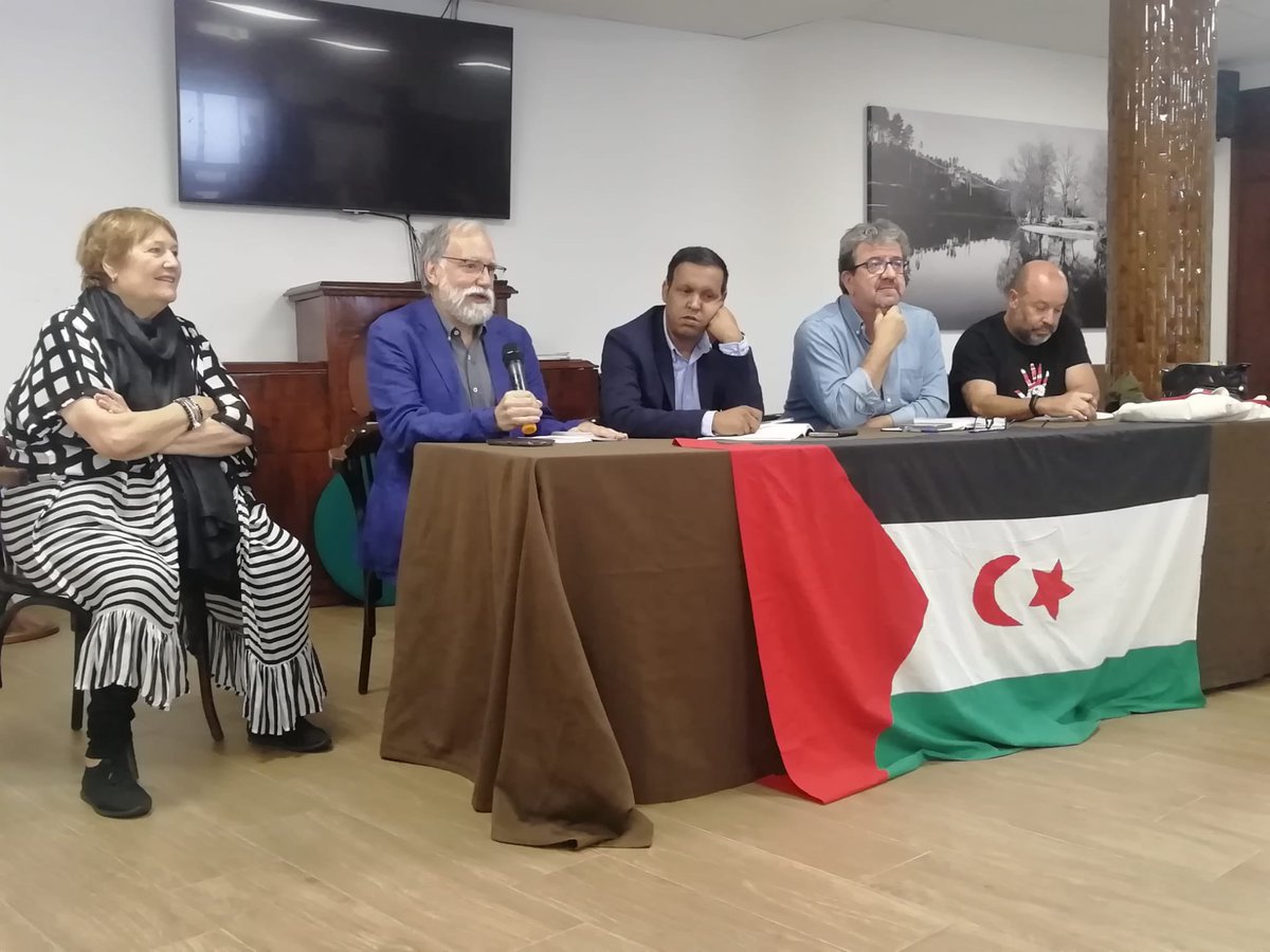 Enrique Gómez C (@enriquegc_sah) on Twitter photo Hoy hemos presentado el libro “Una mirada al Sáhara Occidental” en Ponteareas (Pontevedra) con <a href="/CEASsahara/">CEAS SAHARA</a> . Gracias a <a href="/sogaps_oficial/">Sogaps</a> y en especial a Maite Isla. Ha sido muy emocionante estar con tantas personas con interés en conocer al pueblo saharaui. 
saharaoccidental.es/libro Hoy hemos presentado el libro “Una mirada al Sáhara Occidental” en Ponteareas (Pontevedra) con <a href="/CEASsahara/">CEAS SAHARA</a> . Gracias a <a href="/sogaps_oficial/">Sogaps</a> y en especial a Maite Isla. Ha sido muy emocionante estar con tantas personas con interés en conocer al pueblo saharaui. 
saharaoccidental.es/libro