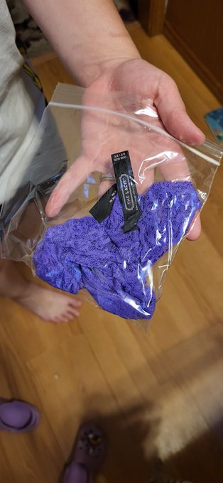 Who wants to smell my sweet hairy pussy? I wore this thong all day yesterday and then stuffed it in my<a href="/tag/pantiesforsale"class="tags"><span>#pantiesforsale</span></a><a href="/tag/dirtypanties"class="tags"><span>#dirtypanties</span></a><a href="/tag/lacethong"class="tags"><span>#lacethong</span></a><a href="/tag/pan"class="tags"><span>#pan</span></a>