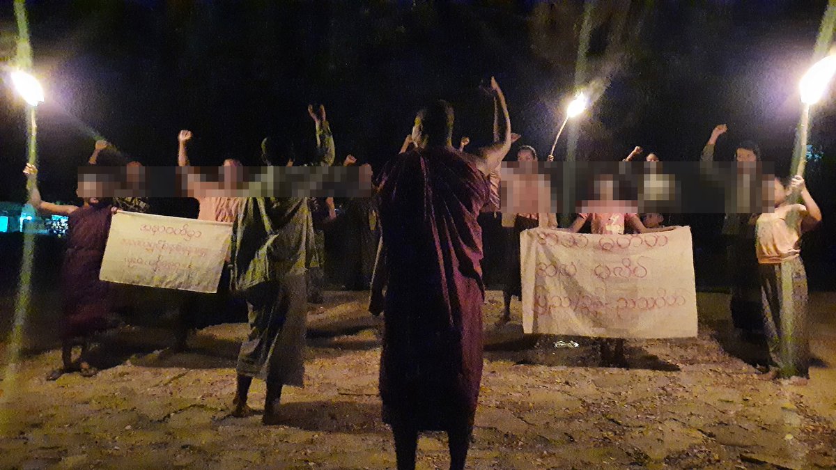 Wamtha2021's tweet photo. ပြည်ကြီးတံခွန်သပိတ်အင်အားစုရဲ့ စစ်အာဏာရှင်ကျရှုံးရေး ညသပိတ်...

#FreezePaymentsToJunta 
#NoExemption 
#2022Jun18Coup 
#WhatsHappeningInMyanmar
#pyigyitagonstrik 

#အရေးတော်ပုံအောင်ရမည် 

#အဂ္ဂဝံသ https://t.co/cdgkRkPm7H