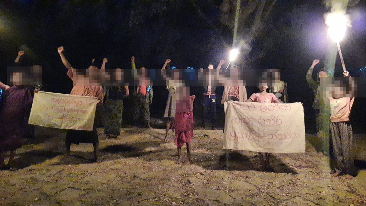 Wamtha2021's tweet photo. ပြည်ကြီးတံခွန်သပိတ်အင်အားစုရဲ့ စစ်အာဏာရှင်ကျရှုံးရေး ညသပိတ်...

#FreezePaymentsToJunta 
#NoExemption 
#2022Jun18Coup 
#WhatsHappeningInMyanmar
#pyigyitagonstrik 

#အရေးတော်ပုံအောင်ရမည် 

#အဂ္ဂဝံသ https://t.co/cdgkRkPm7H