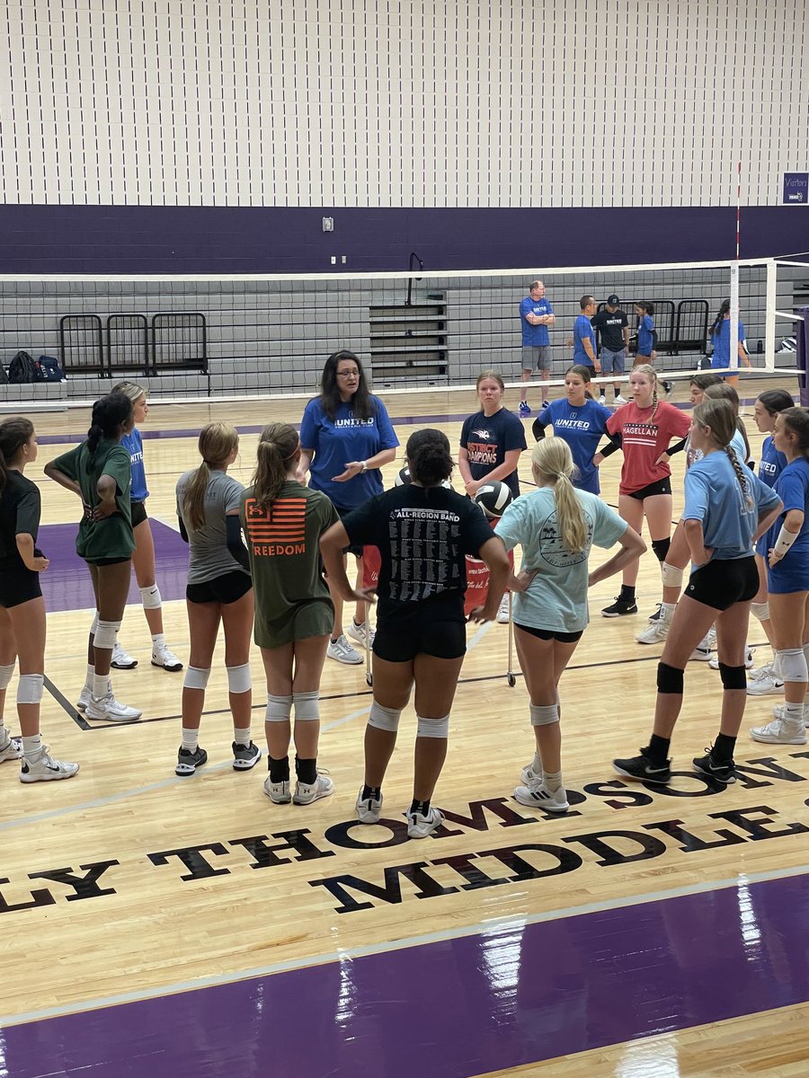 MadisonForst's tweet photo. This is what I do.  Volleyball training every week of summer: clinics, camps, privates.  ⁦@WakelandVB⁩ ⁦@PrepDig⁩ ⁦@PrepDigTX⁩ ⁦@PrepDigChris⁩  #ilovevolleyball https://t.co/567QHsgaJ9