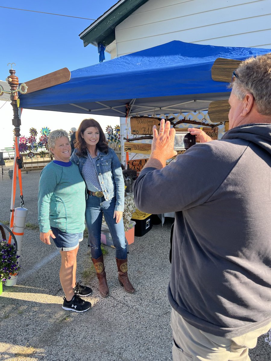 Rebecca Kleefisch tweet media