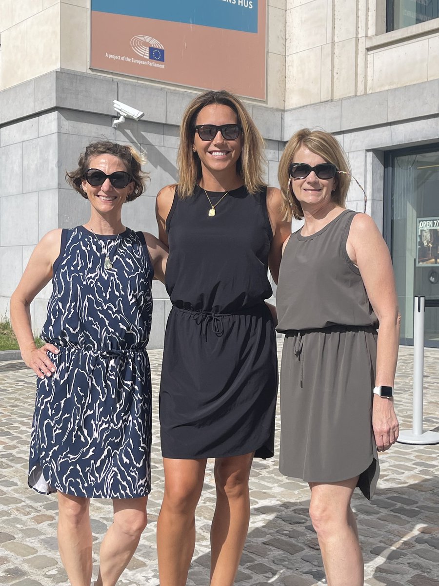 bztchr2's tweet photo. Perfect travel dress when 3 teachers from USA show up in Brussels with this dress!@Athleta https://t.co/xwKBmqiFBx