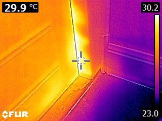 LarsBoelen's tweet photo. Voor wie vanavond om 20:00 NPO Radio 1 luistert: gisteren ging ik op kierenjacht met een infraroodcamera terwijl het buiten 30 ℃. Dit is wat je dan binnen ziet (1/3) https://t.co/YMd4QO0pZB
