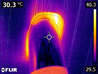 LarsBoelen's tweet photo. Voor wie vanavond om 20:00 NPO Radio 1 luistert: gisteren ging ik op kierenjacht met een infraroodcamera terwijl het buiten 30 ℃. Dit is wat je dan binnen ziet (1/3) https://t.co/YMd4QO0pZB