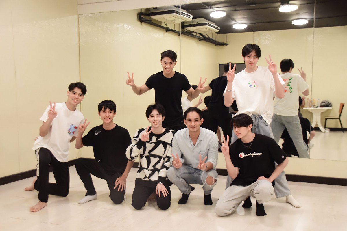 stmdthailand's tweet photo. 🌤จบไปหนึ่งวัน #เรียนการแสดง น้องๆ STMD เจอกันพรุ่งนี้อีกหนึ่งวัน ( สามารถมาหาน้องได้พรุ่งนี้ หลังเรียนเสร็จ 12.00 น. นะครับ )

** พรุ่งนี้น้องเส่งไม่ได้เข้าเรียน ติดกิจกรรม รด.นะครับ 
#STMDTHAILAND https://t.co/MRRGfVZ3oJ