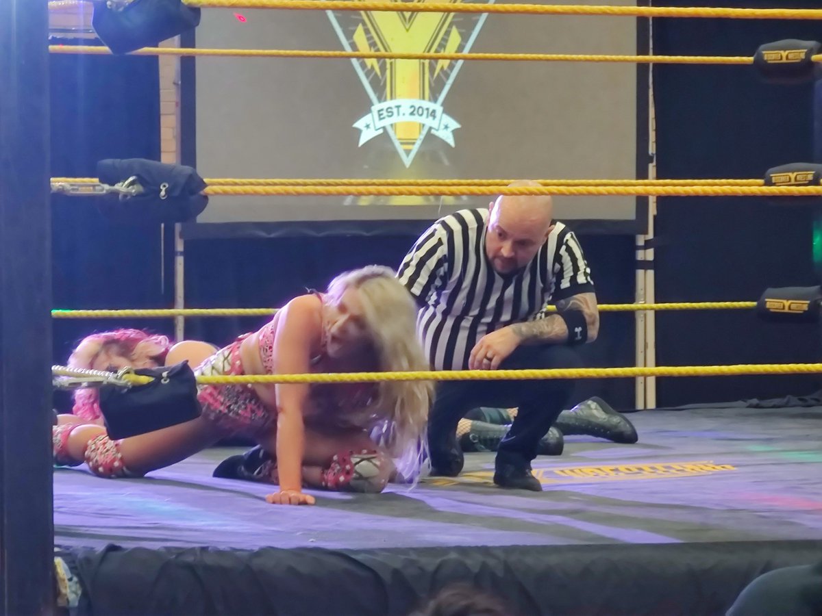 WrestReportUK's tweet photo. Match 1
@mothfromdaflats pins @MollySpartan
#discoderby @DiscoWrestling https://t.co/xVduqXsFe1