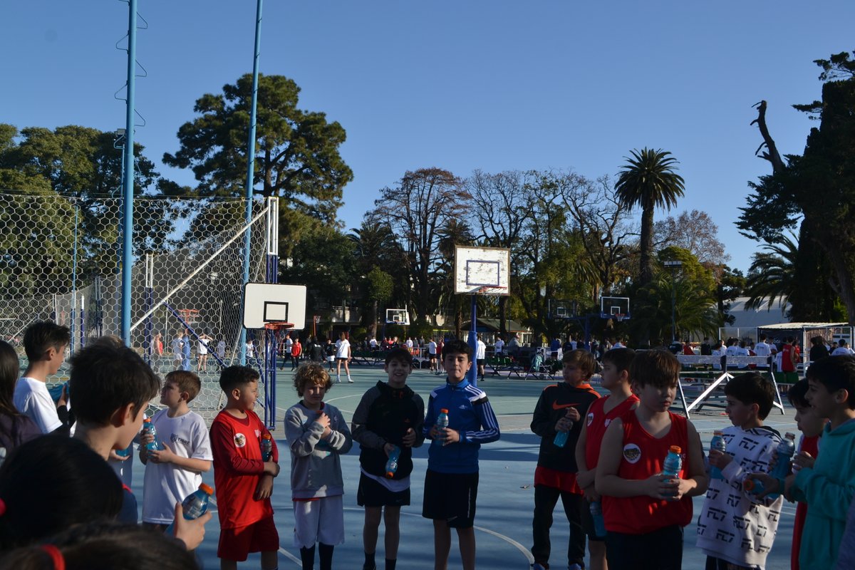 campus_dorada's tweet photo. Diferentes momentos del primer día del campus Experiencia Generación Dorada en el Club @HacoajBasquet con @CondeHerrmann @NestorCheGarcia @alemontecchia https://t.co/QRYvy6SlZK