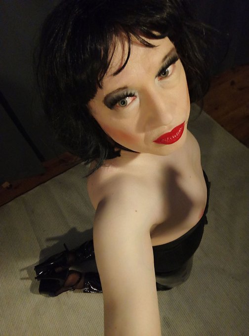 Feeling girly...  #sissy #highheels #lipstick https://t.co/F35ePGbrNf<a href="/tag/sissy"class="tags">#sissy</a><a href="/tag/highheels"class="tags">#highheels</a><a href="/tag/lipstick"class="tags">#lipstick</a>