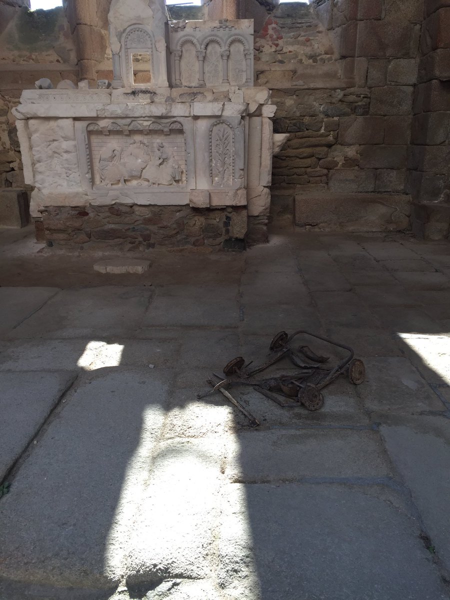 ValCloi's tweet photo. Centre de la mémoire d'#oradoursurglane #leconsdevieMW #Museumsweek. Un moment très fort en émotions lors de sa visite... https://t.co/UKblltqgBP