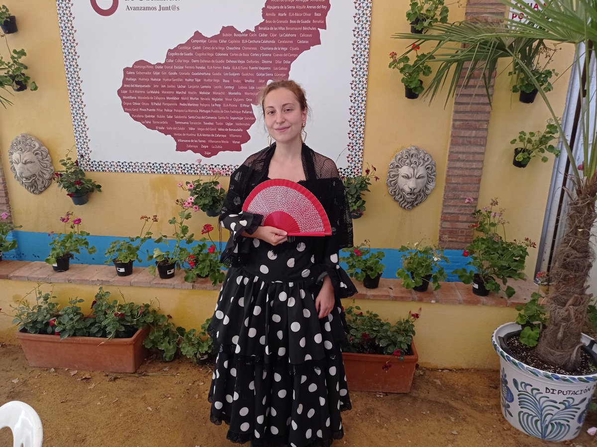 RecortesCero's tweet photo. #FelizSabado para @VioletaTercedor y @luctorm ✨

La candidata y la jefa de prensa más jóvenes de las #EleccionesAndaluzas

Hoy en el #diadereflexion fueron a la Feria del Corpus Granada

Oleeee💃🏼💃🏼 https://t.co/yUMRHrnKZh