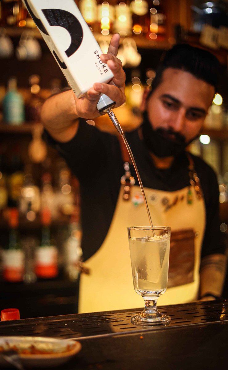 Live in the weekend vibes with your friends and hit the bars to set your mood high!

Take a sip of the smoothest SmokeLab vodka, which will transport you to a state of euphoria and enable you to connect with your clan.

🍸 @isaysmoky
📸 @ananthkumar__

#WeekendVibes #Cocktails
