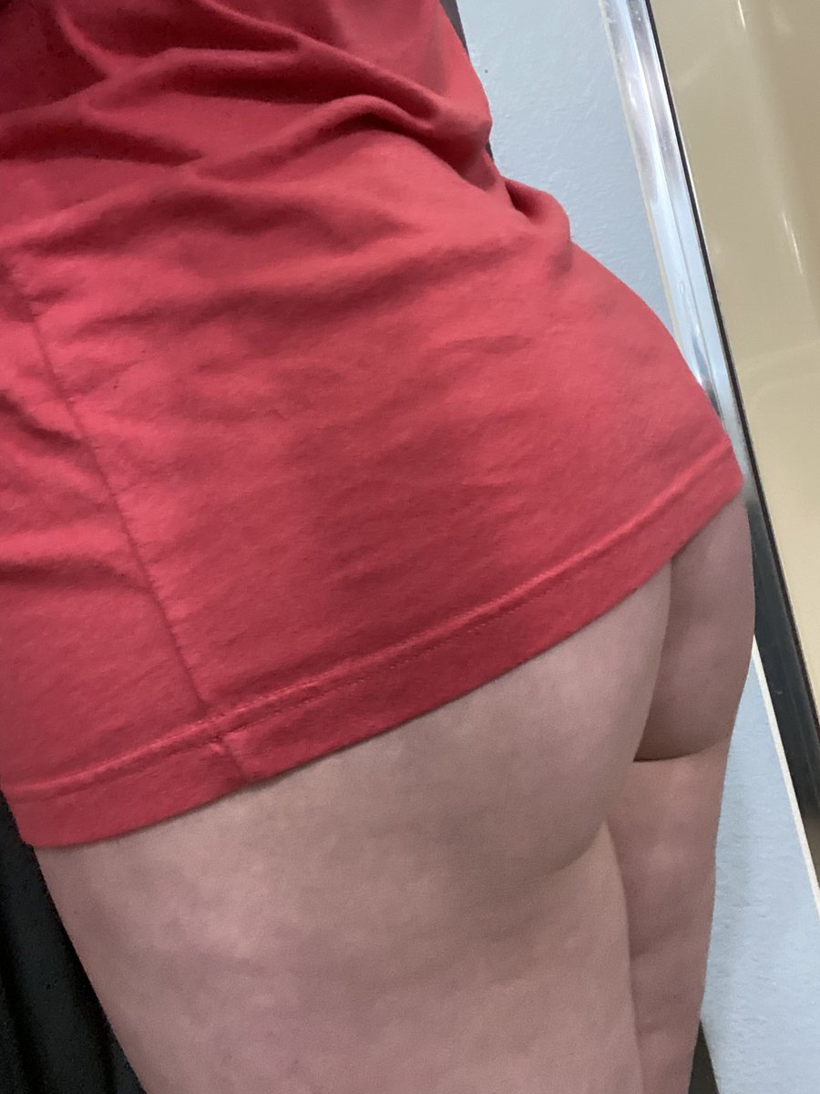 vmarsddd's tweet photo. Walking around the house like this! Anyone else drop the pants when you get home? Just me? Ok.. #booty #nopanties #takeitoff #accountant  #socute free onlyfans page https://t.co/dNQ9yzvXqp