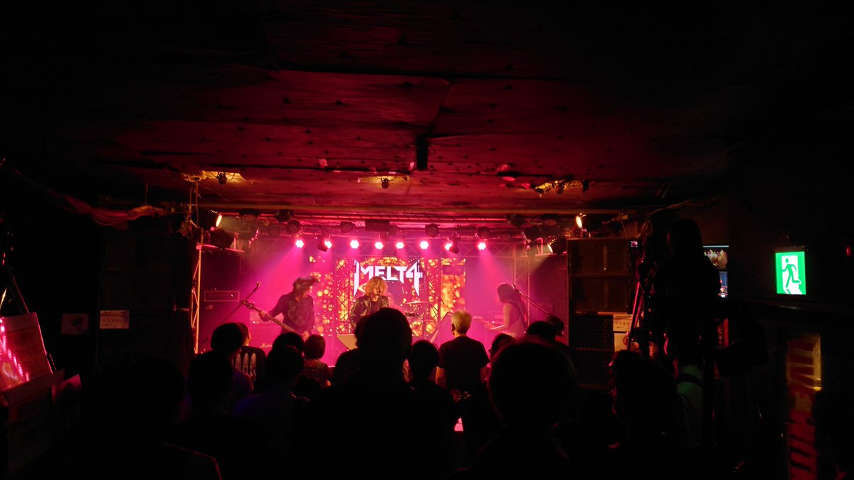 32mitsu16's tweet photo. 久々のクレッシェンド。
観たいバンドばかりで、約4時間があっという間でした。
どのバンドもカッコよかった!
先週に続き、良きライブでした🤘
#MELT4 #ROSALIND #兀突骨 #AFTERZERO #HARAKIRIZOMBIE https://t.co/mGwUuzyyGO