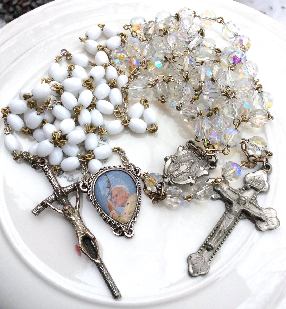 GothicGlass's tweet photo. Excited to share the latest addition to my #etsy #etsycanada #etsyjewelry shop: #Vintagejewelry #holyBeads #Rosary #vintagePrayerBeads #Catholic #retroJewelry #Canada #CrowVanity 🇨🇦 #birthday #freeshippingsale #beadednecklace #jesusrosary #prayerpsalter https://t.co/F2ePhswQys https://t.co/jRAM0PIoTt