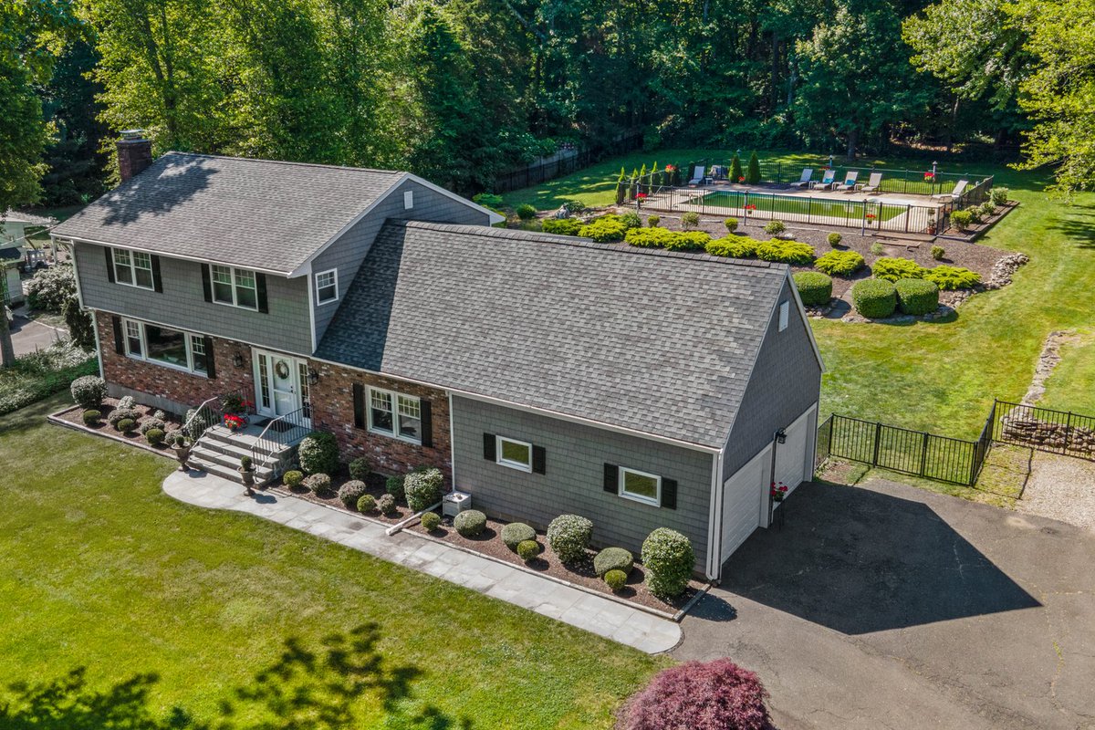 McCoyRealtyCT's tweet photo. Introducing: 65 Spinning Wheel, Trumbull Colonial on lovely lot with in-ground pool includes 2,606 sq ft, 4 bedrooms, 2.5 baths, 2 car garage, hardwood floors throughout, 4 season room and more! https://t.co/G4L3zq0nyf