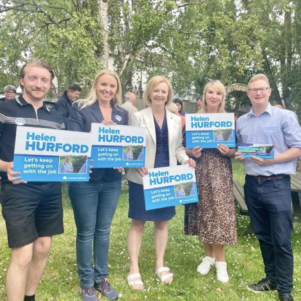Team Essex on tour in Devon supporting excellent local candidate Helen Hurford ahead of the #TivertonandHonitonByElection next week. It was great to see the Foreign Secretary <a href="/trussliz/">Liz Truss</a> out on the campaign trail.💙🌳 #torycanvass #voteconservative <a href="/ECCConservative/">Essex Conservatives</a> <a href="/TivHonTories/">Tiverton & Honiton Conservatives</a>