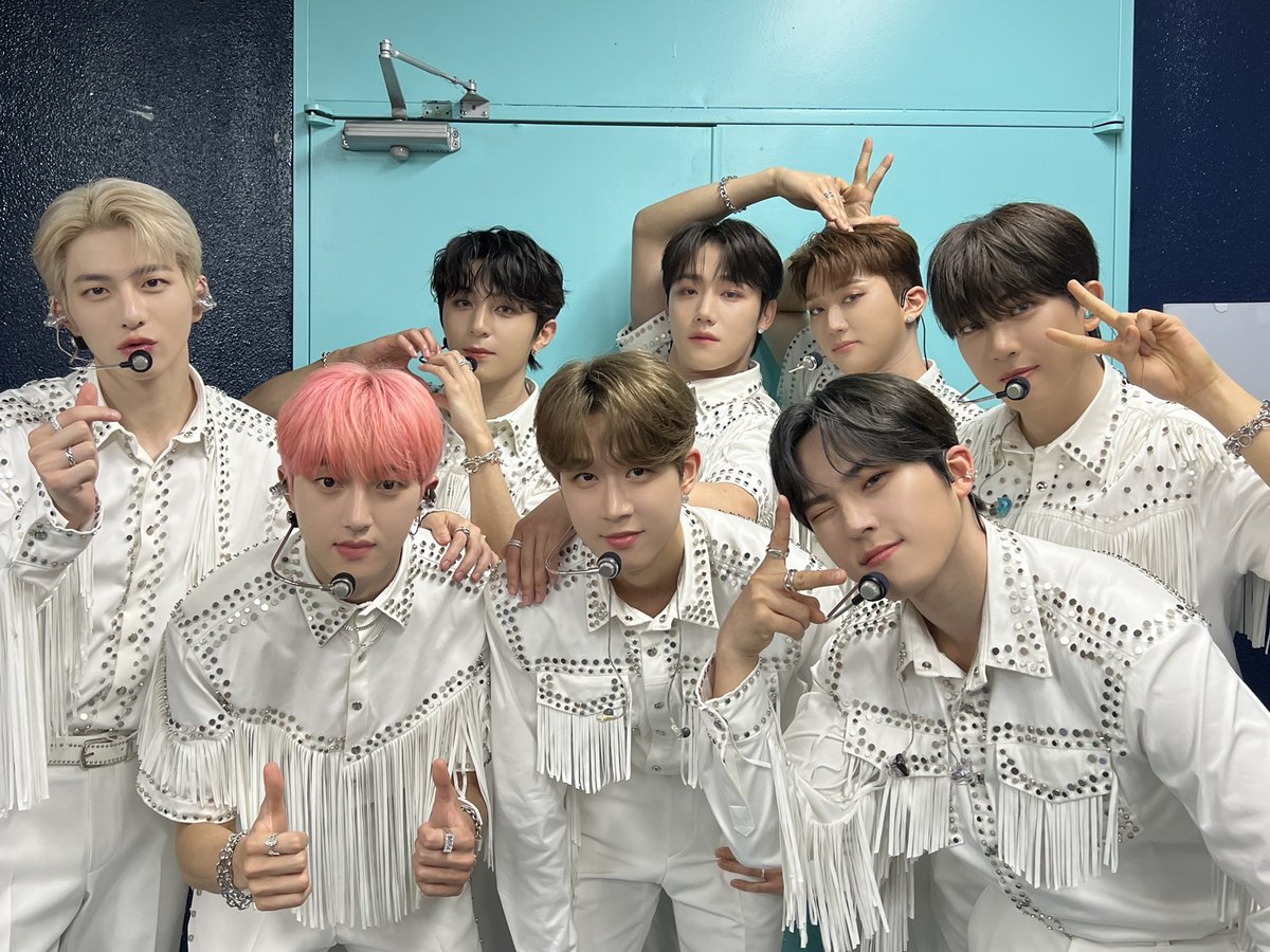 GoldenChild's tweet photo. [📸] 220618 제28회 #드림콘서트

🔥긴급속보🔥 골차가 드림콘서트 찢었다‼️
오랜만에 니스들과 함께 무대를 꾸며서 행복했어요💙

#GoldenChild #골든차일드 #GNCD 
#RaPamPam #Breathe https://t.co/HQuUAXWfyb