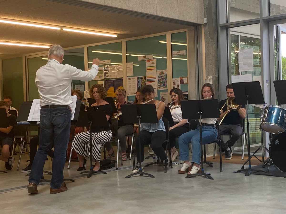 La classe chorale des 6e4 a donné samedi 11 juin à 15h30 à l'Amem Montataire  la représentation du conte musical "La Cité des Dodos"!bravo à eux et à leur enseignante madame Moxel pour cet énorme travail!