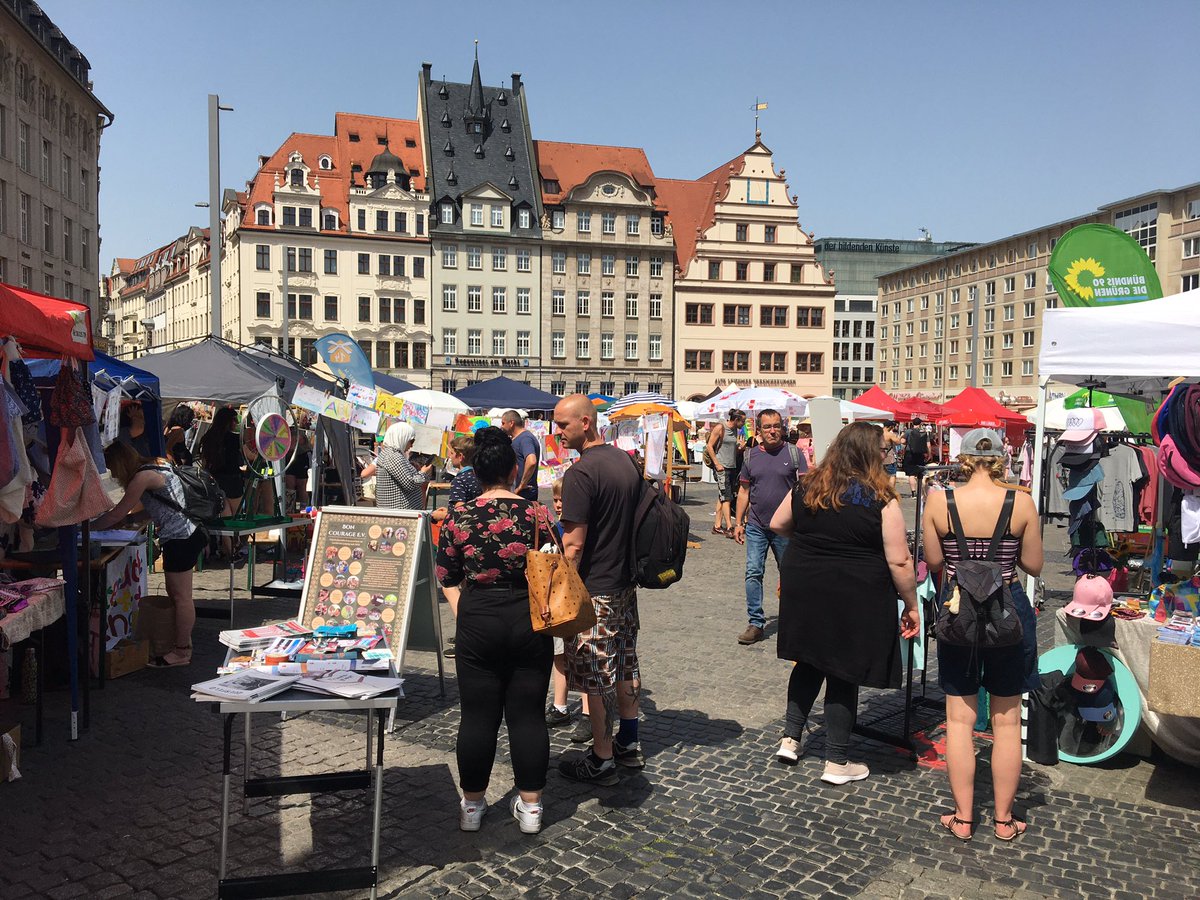 Das 5. Leipziger Frauen*Festival  fordert faires Teilen! Zahlreiche Initiativen präsentieren sich noch bis 22 Uhr auf dem Marktplatz und demonstrieren somit die geballte Stärke bürgerschaftlichen Engagements. 

#leipzigerfrauenfestival #frauenpower #gleichberechtigungfüralle