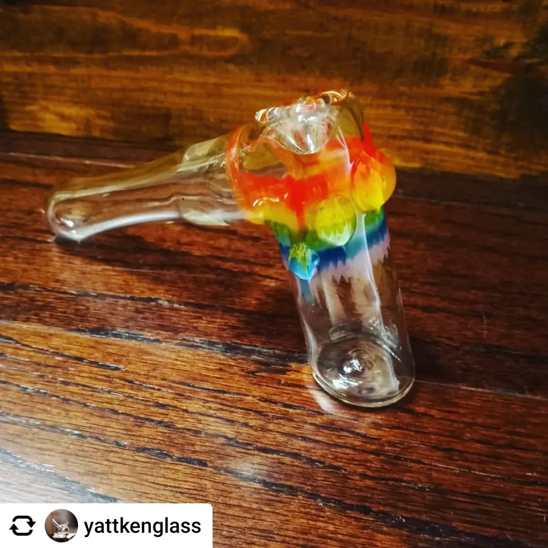 Hammer of Pride Pipe up for auction on my Instagram come by and place your bids! #CannabisCommunity
#PrideMonth2022 instagram.com/p/Ce613C0uJaV/…