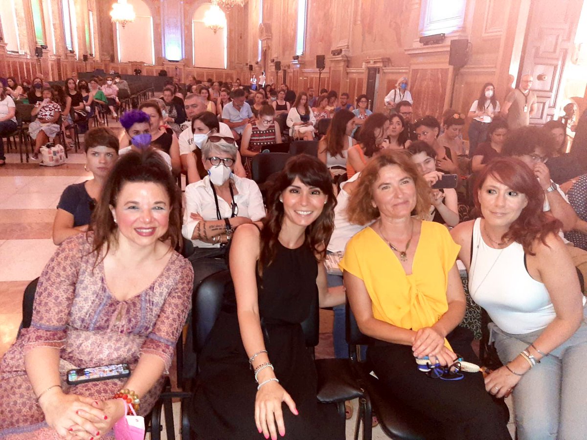 moriroberta's tweet image. #RepIdee2022 

“Donne e politica”

Femminismo non è il contrario di maschilismo, il femminismo è per tuttə! [bell hooks]

#avantitutte