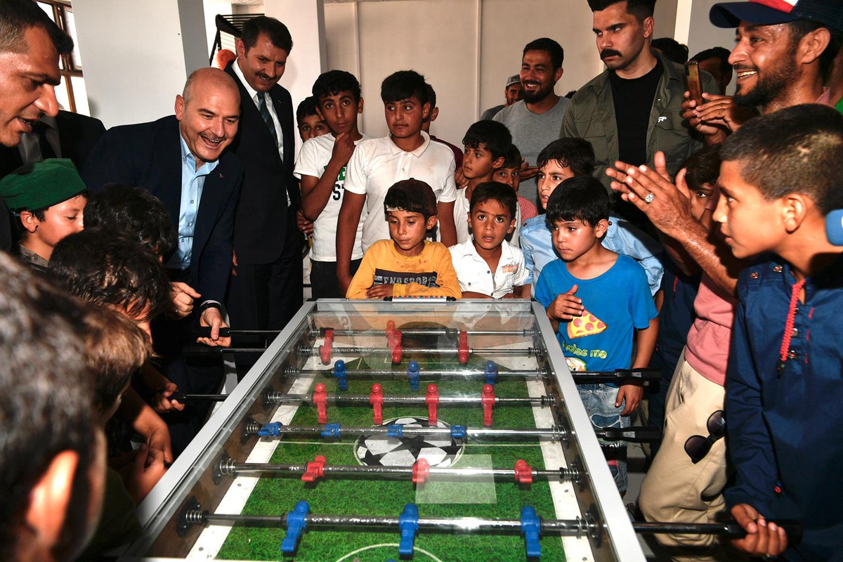 suleymansoylu's tweet photo. Tel Abyad'da;
Tekstil Fabrikası'nda üretim devam ediyor, istihdam artıyor;

Hastanede insanlar tedavi oluyor,

Savaşı görmüş çocukların yüzleri gülüyor...

Huzur artmaya devam ettikçe Tel Abyad; Gönüllü, Güvenli ve Onurlu Geri Dönüş noktasında cazibe merkezi olmayı sürdürecek... https://t.co/gkoLnzuA35