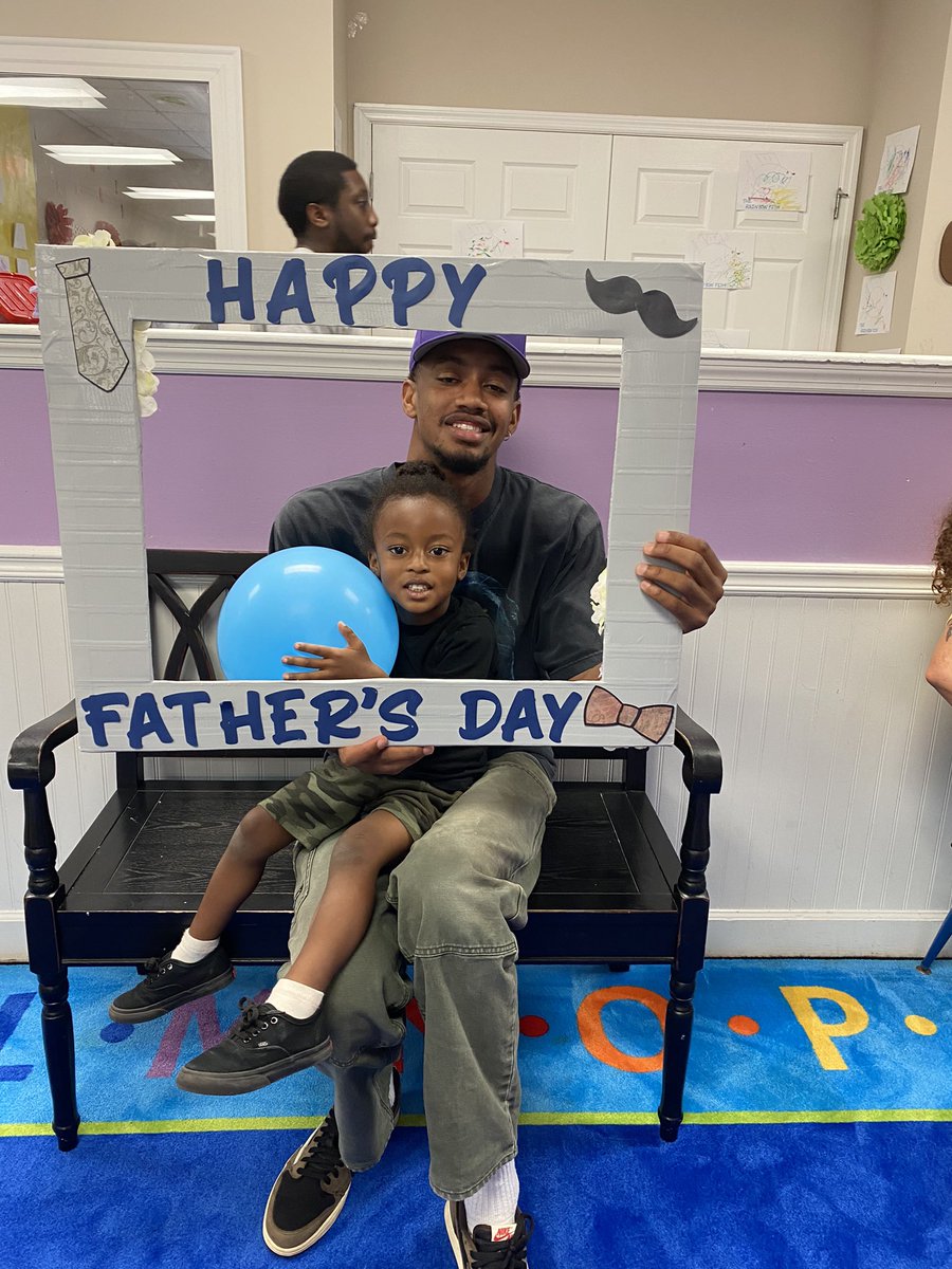 SlimmHardaway1's tweet photo. #DoughnutsWithDad or was the theme #DoughnutsForDad https://t.co/T223WsdRXp