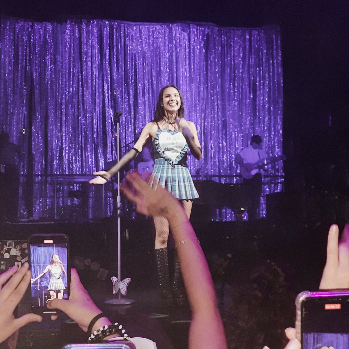 moovnlighxt's tweet photo. never been happier than this, best night of my life @oliviarodrigo 💜

16.06.22 #SOURTOURmilan https://t.co/AjwFqODGve