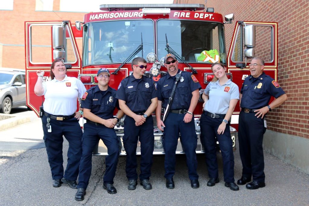 Tobia698's tweet image. Greatest Day! Got to hang out with @HFDVA #Engine23 “B” shift &amp;amp; @ErinStehle @MassRegLibrary for kids day! An amazing time of community engagement w/ stories, friendly #FF, and touch-a-truck. #FunWasHadByAll #GreatCrowd