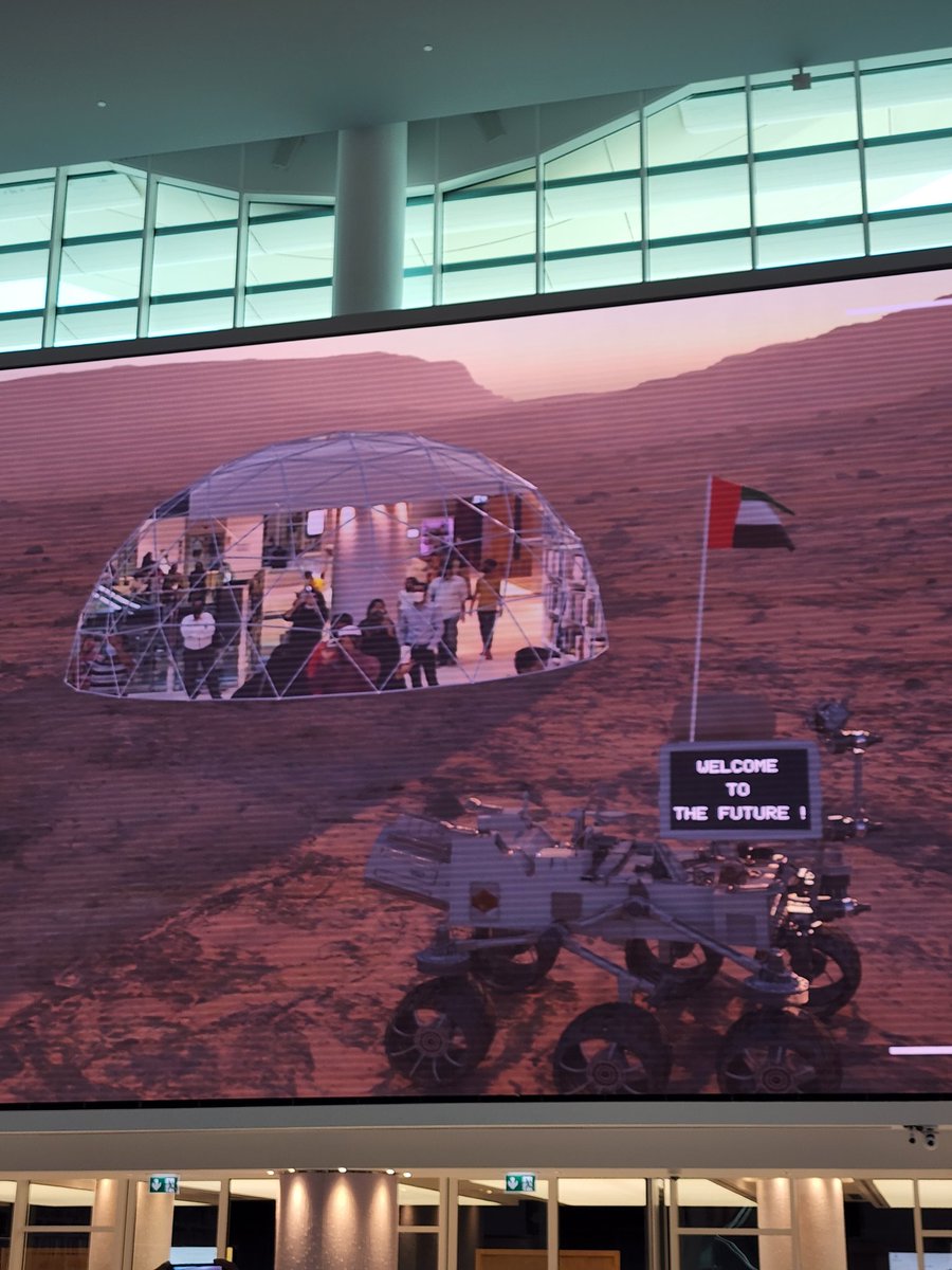 ConsultAyesha's tweet image. Amidst Knowledge..#MBRLibrary in Dubai...