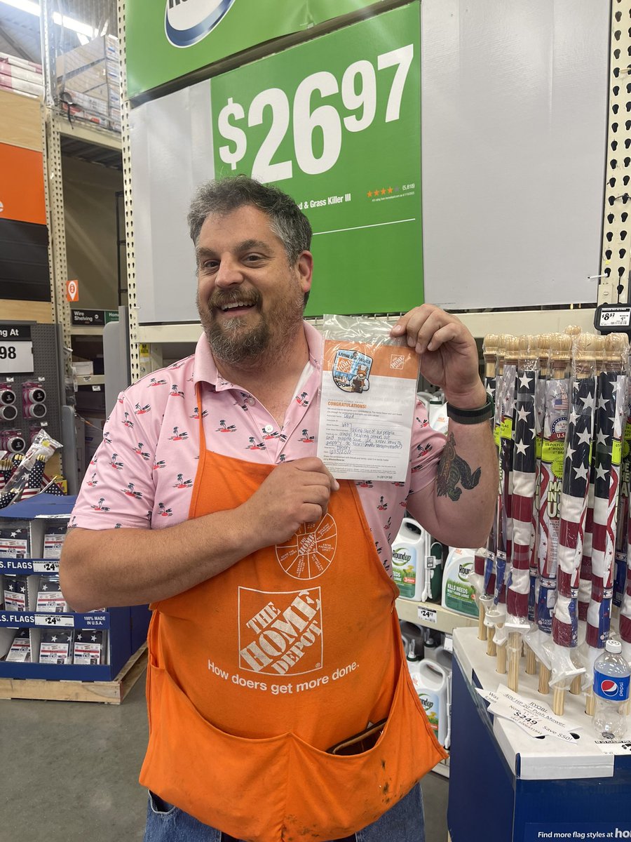 specialty6887's tweet photo. DSs recognizing DSs hard work!! These have been rocking it lately, not only in their own departments but throughout the whole store!! Thank you both for being amazing team players!! #THD #6887 https://t.co/PtzIQ9eyRc
