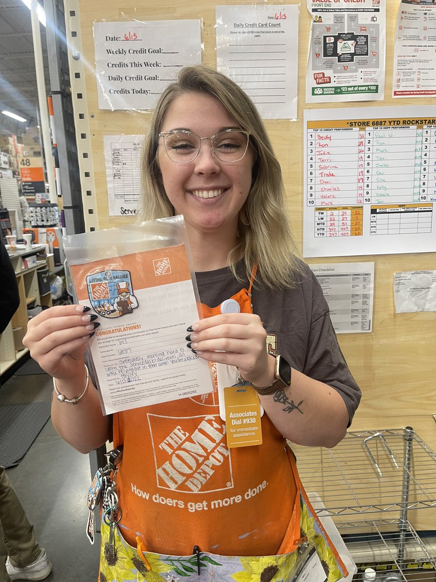 specialty6887's tweet photo. DSs recognizing DSs hard work!! These have been rocking it lately, not only in their own departments but throughout the whole store!! Thank you both for being amazing team players!! #THD #6887 https://t.co/PtzIQ9eyRc