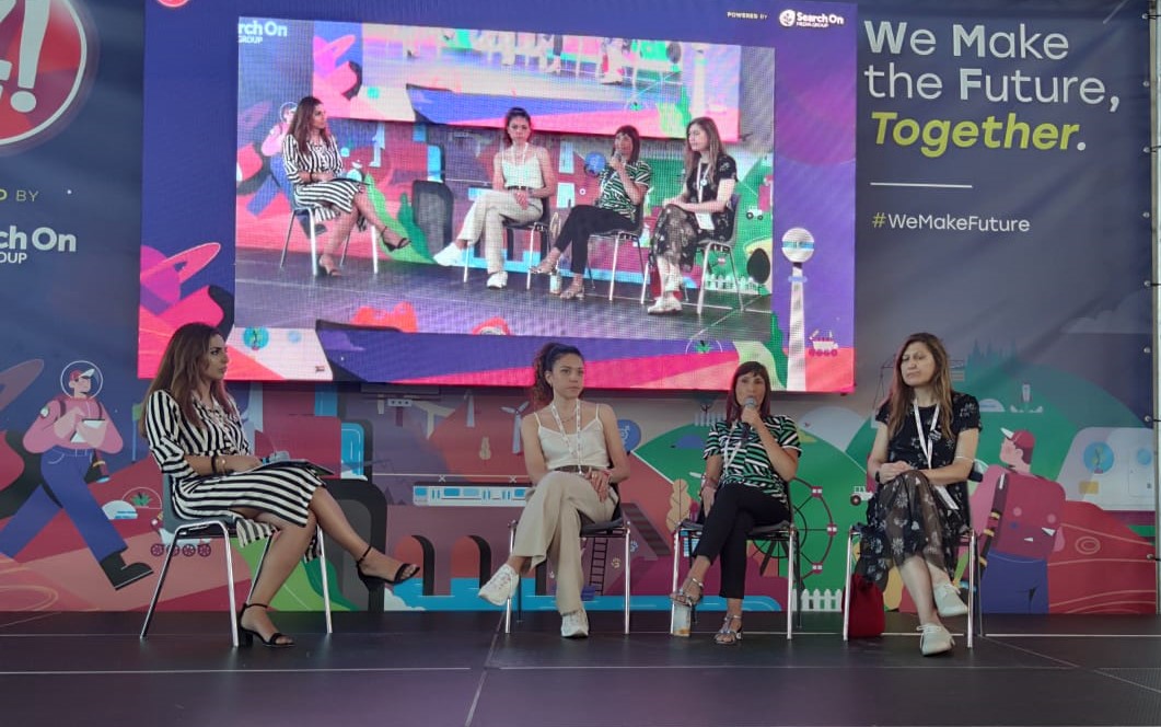 Nell'open stage #WomenInTech, <a href="/91_pometti/">Mara Pometti</a> di <a href="/IBM/">IBM</a>, <a href="/GeymonatMarina/">marina geymonat</a> di #Sisal e <a href="/robertarusso68/">Roberta Russo</a> di Hewlett Packard Enterprise si sono confrontate nel corso di una Round Table dal titolo "Donne tra AI e Ricerca Scientifica". 
#WeMakeFuture #WMF2022